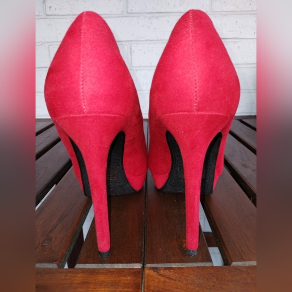 Beautiful Jinni-S Red Vegan Suede Pumps! Size 10M Excellent Condition! - Picture 4 of 5